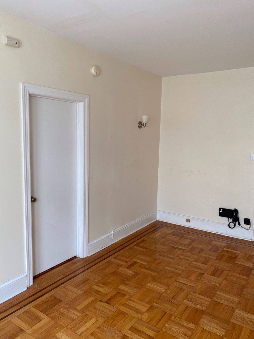 Apartment for rent at 85-87 W 32nd St, Bayonne, NJ 07002
