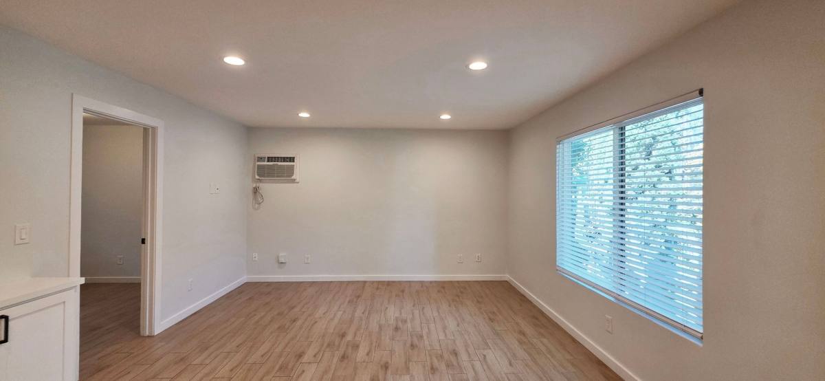 Apartment for rent at 2552 - 2554 27th St, Sacramento, CA 95818