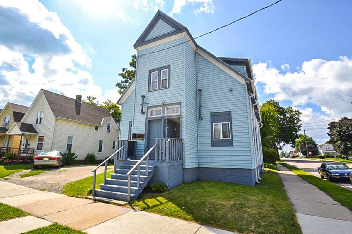 Apartment for rent at 1235 Michigan Ave, South Milwaukee, WI 53172