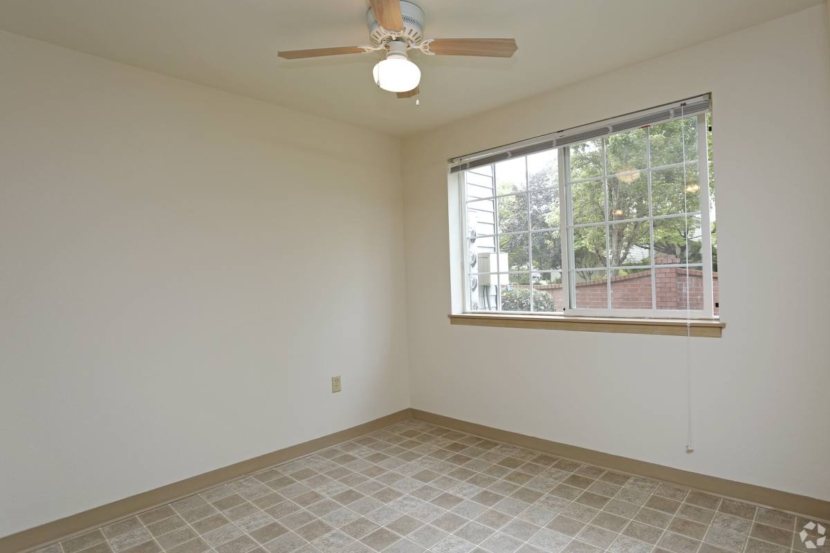 Apartment for rent at 1915 21st Ave SE, Albany, OR 97322