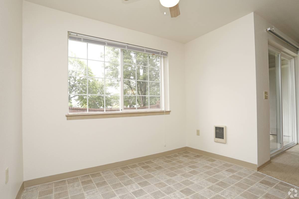 Apartment for rent at 1915 21st Ave SE, Albany, OR 97322