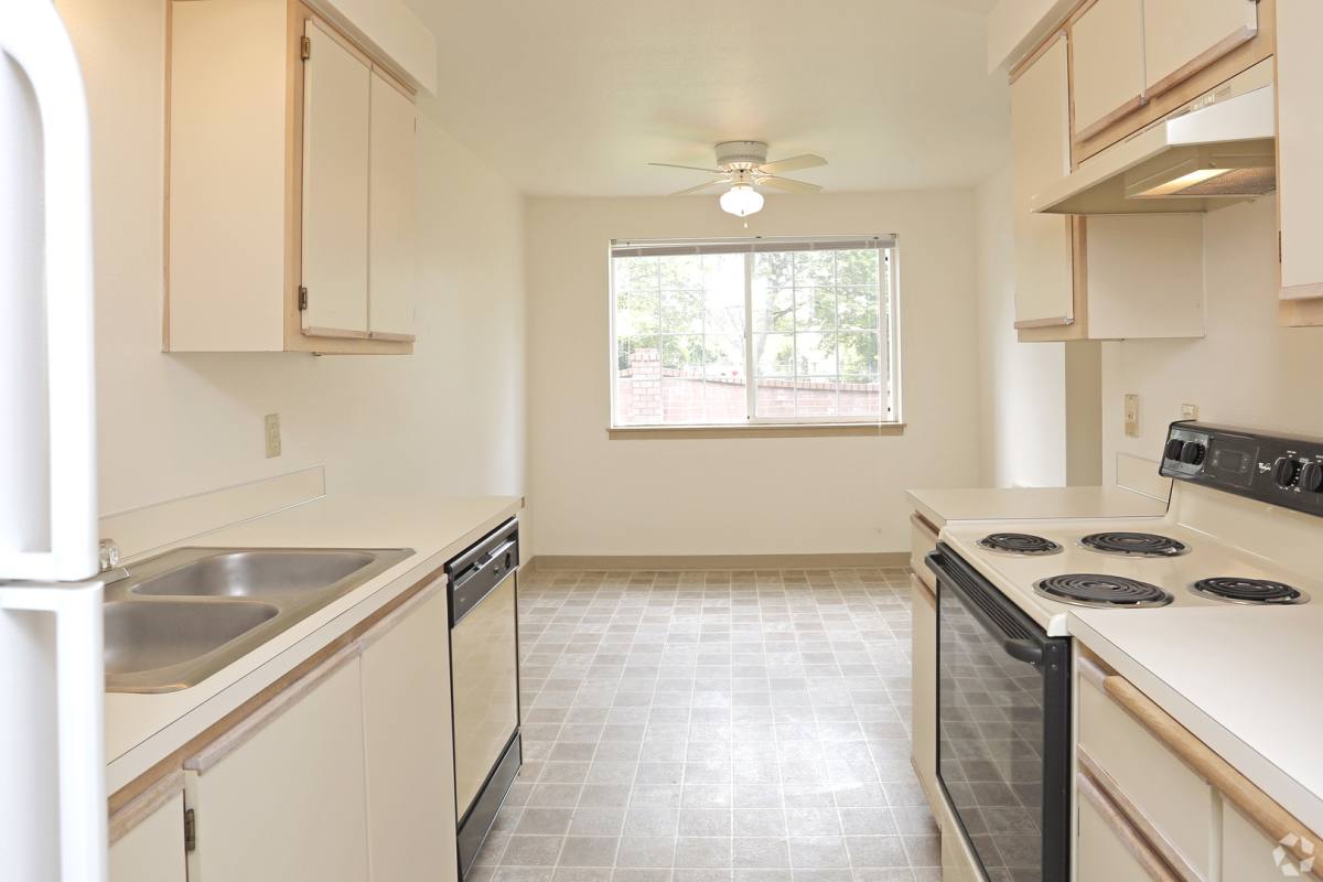 Apartment for rent at 1915 21st Ave SE, Albany, OR 97322