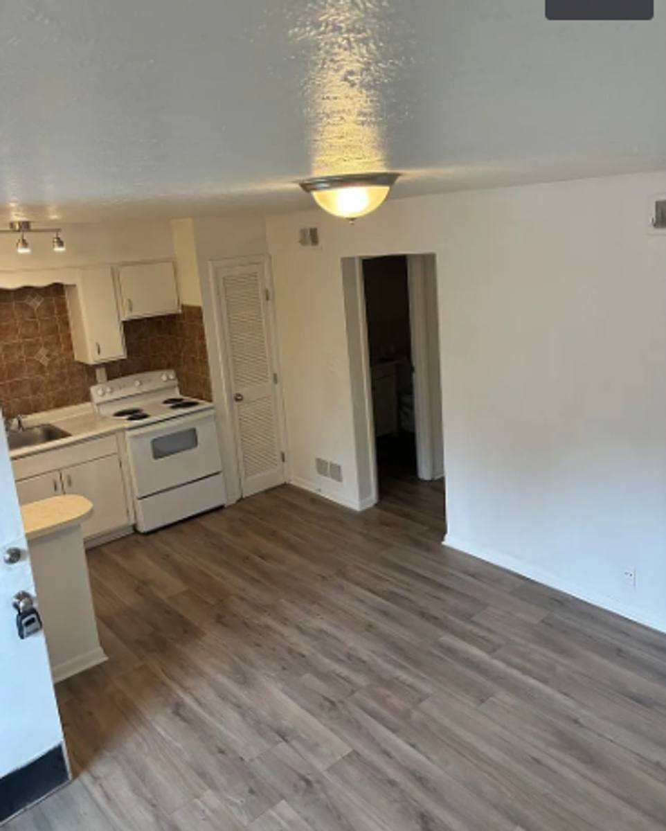 Apartment for rent at 4115 Pinecroft Dr, Louisville, KY 40219