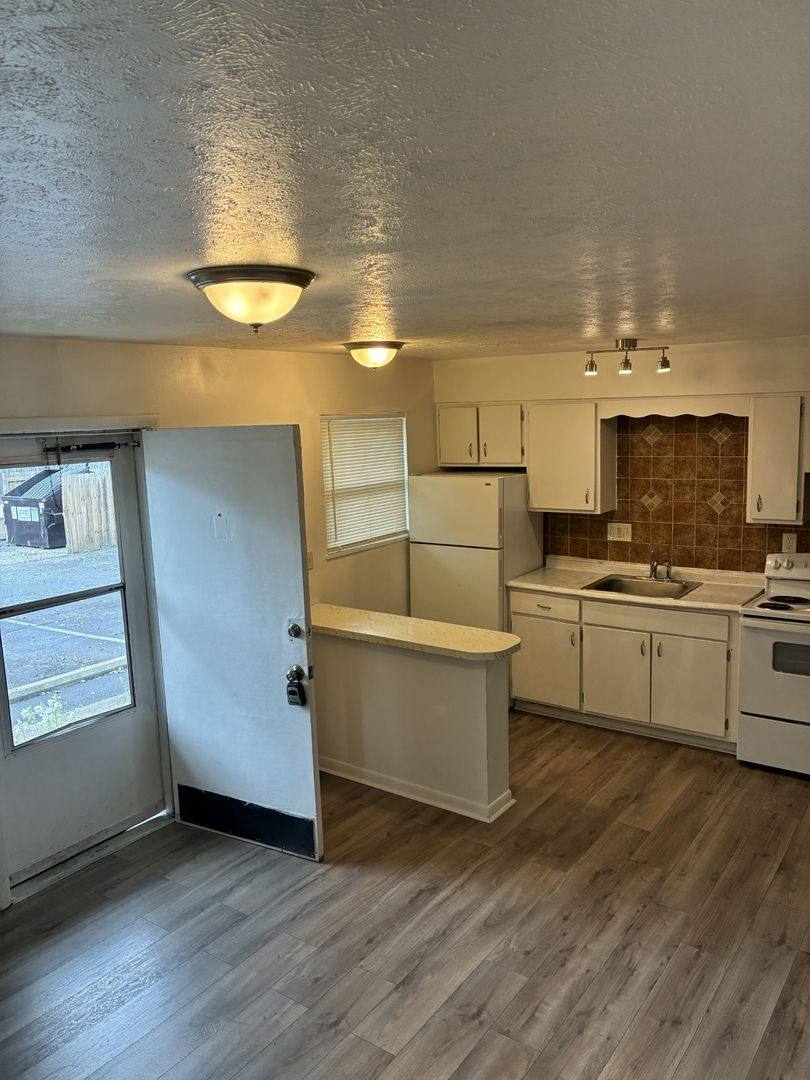 Apartment for rent at 4115 Pinecroft Dr, Louisville, KY 40219