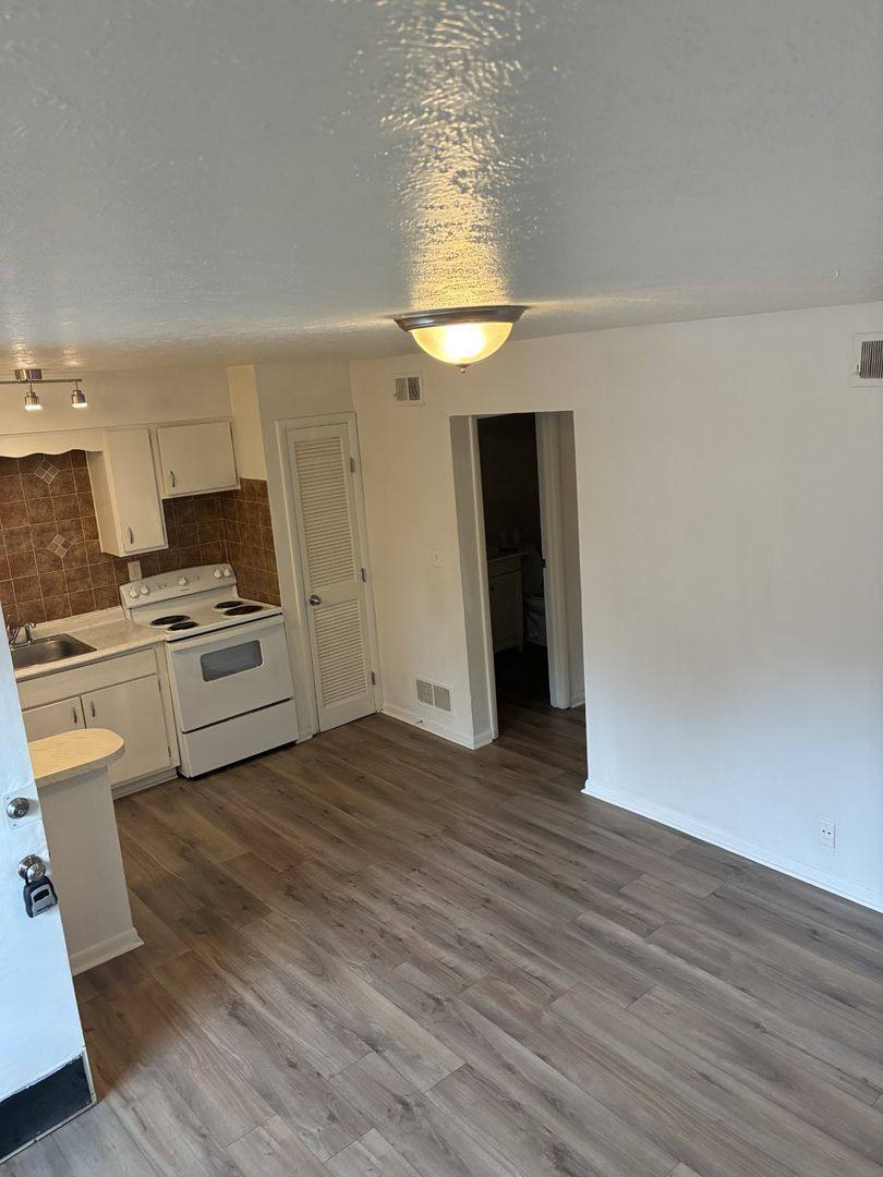 Apartment for rent at 4115 Pinecroft Dr, Louisville, KY 40219