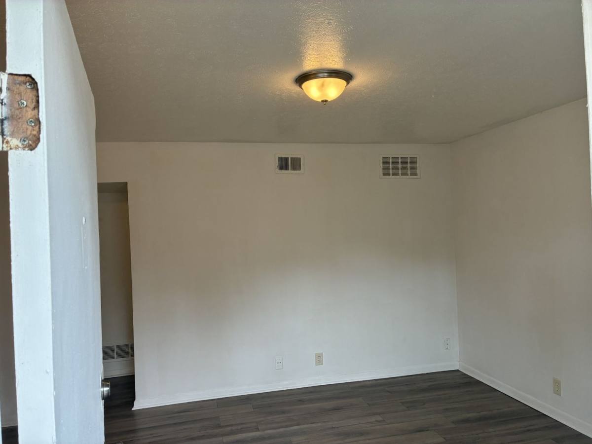 Apartment for rent at 4115 Pinecroft Dr, Louisville, KY 40219