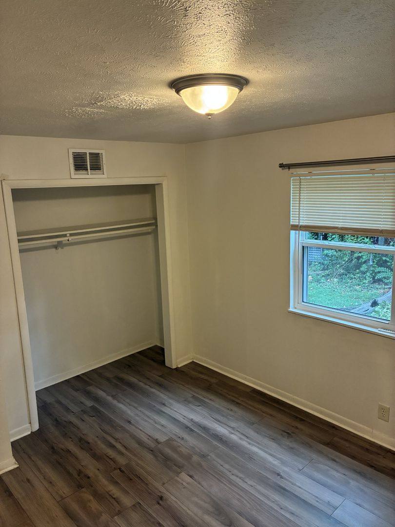 Apartment for rent at 4115 Pinecroft Dr, Louisville, KY 40219