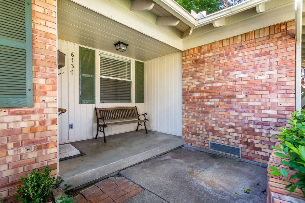 House for rent at 6737 Lakefair Circle, Dallas, TX 75214