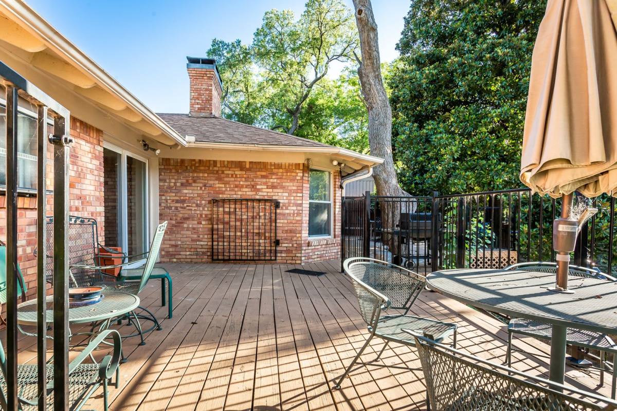 House for rent at 6737 Lakefair Circle, Dallas, TX 75214