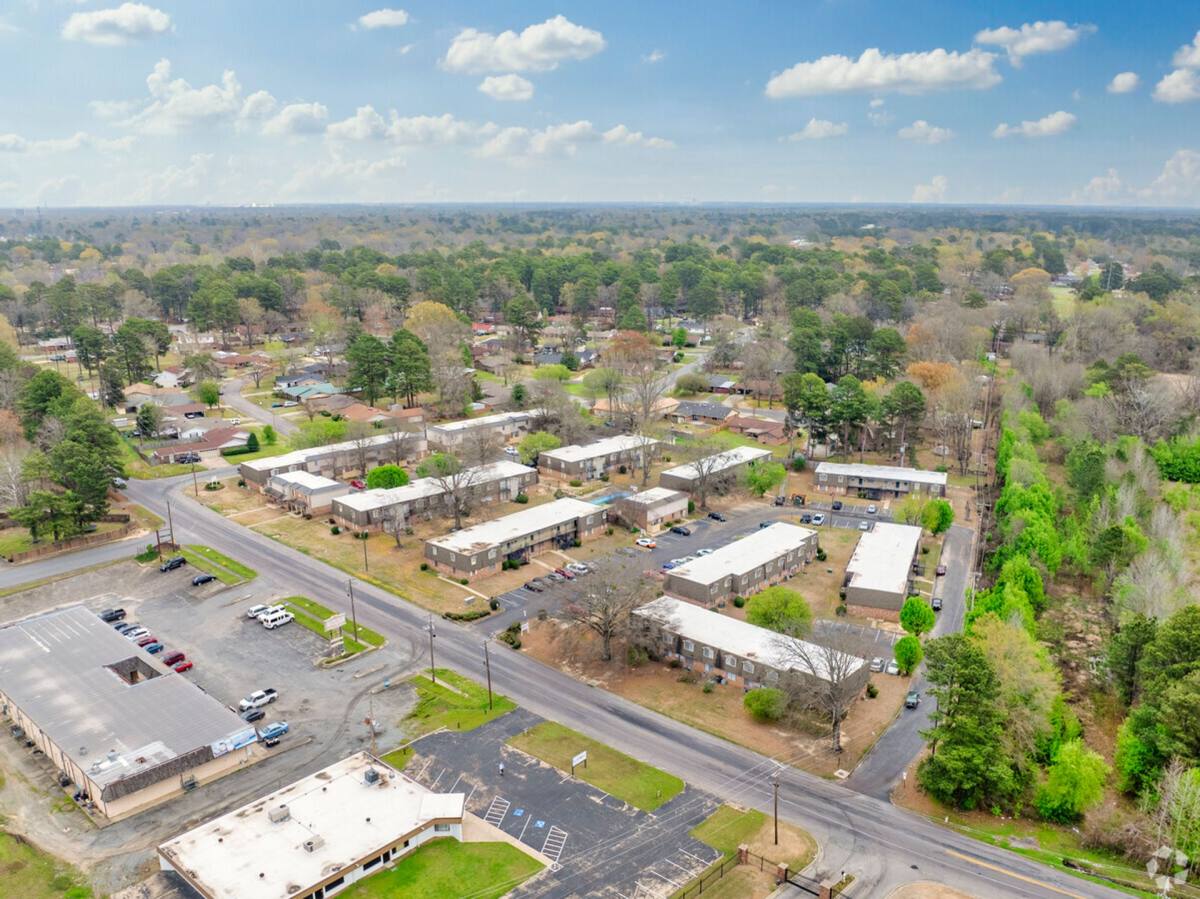 Townhouse for rent at 4001 Old Warren Rd, Pine Bluff, AR 71603