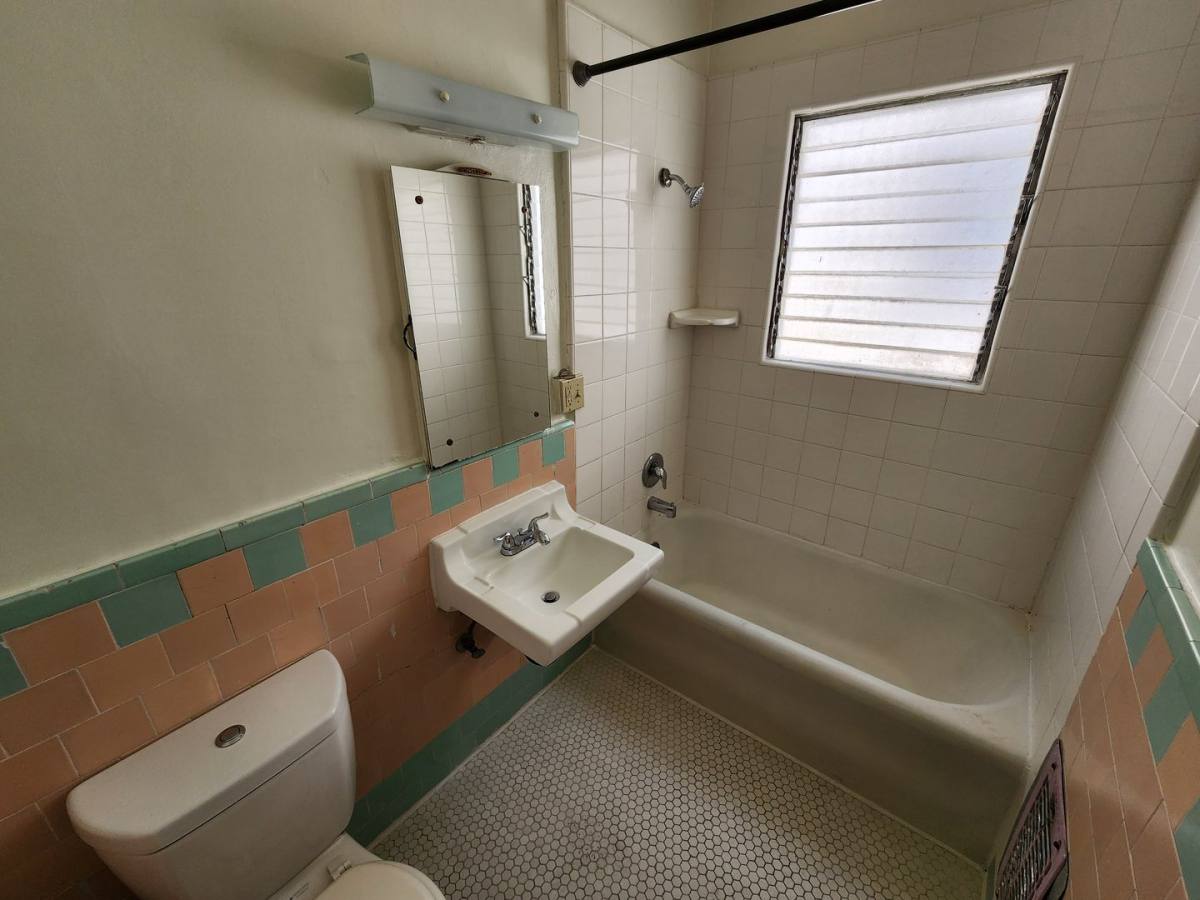 Apartment for rent at 422 N Hayworth Ave, Los Angeles, CA 90048