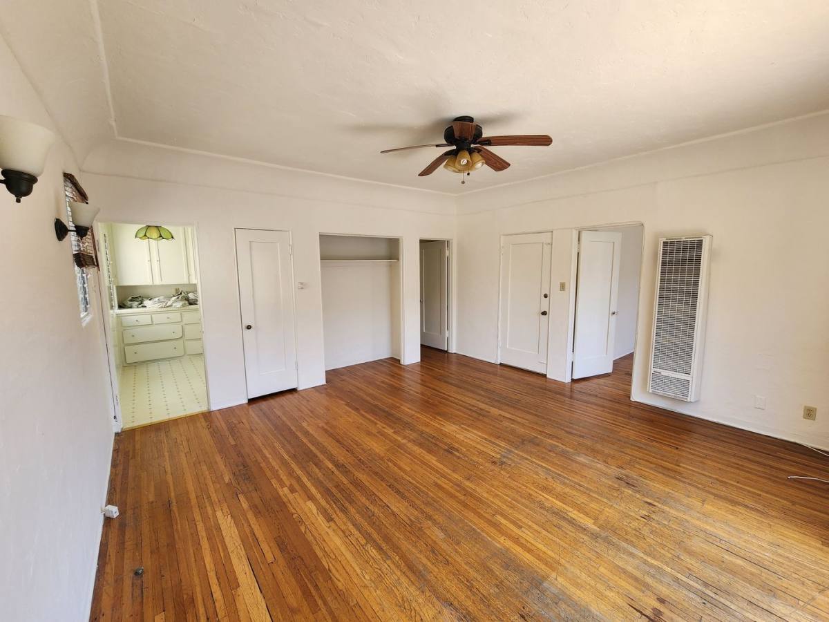 Apartment for rent at 422 N Hayworth Ave, Los Angeles, CA 90048