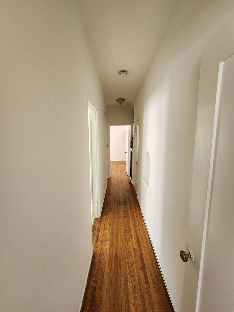 Apartment for rent at 422 N Hayworth Ave, Los Angeles, CA 90048