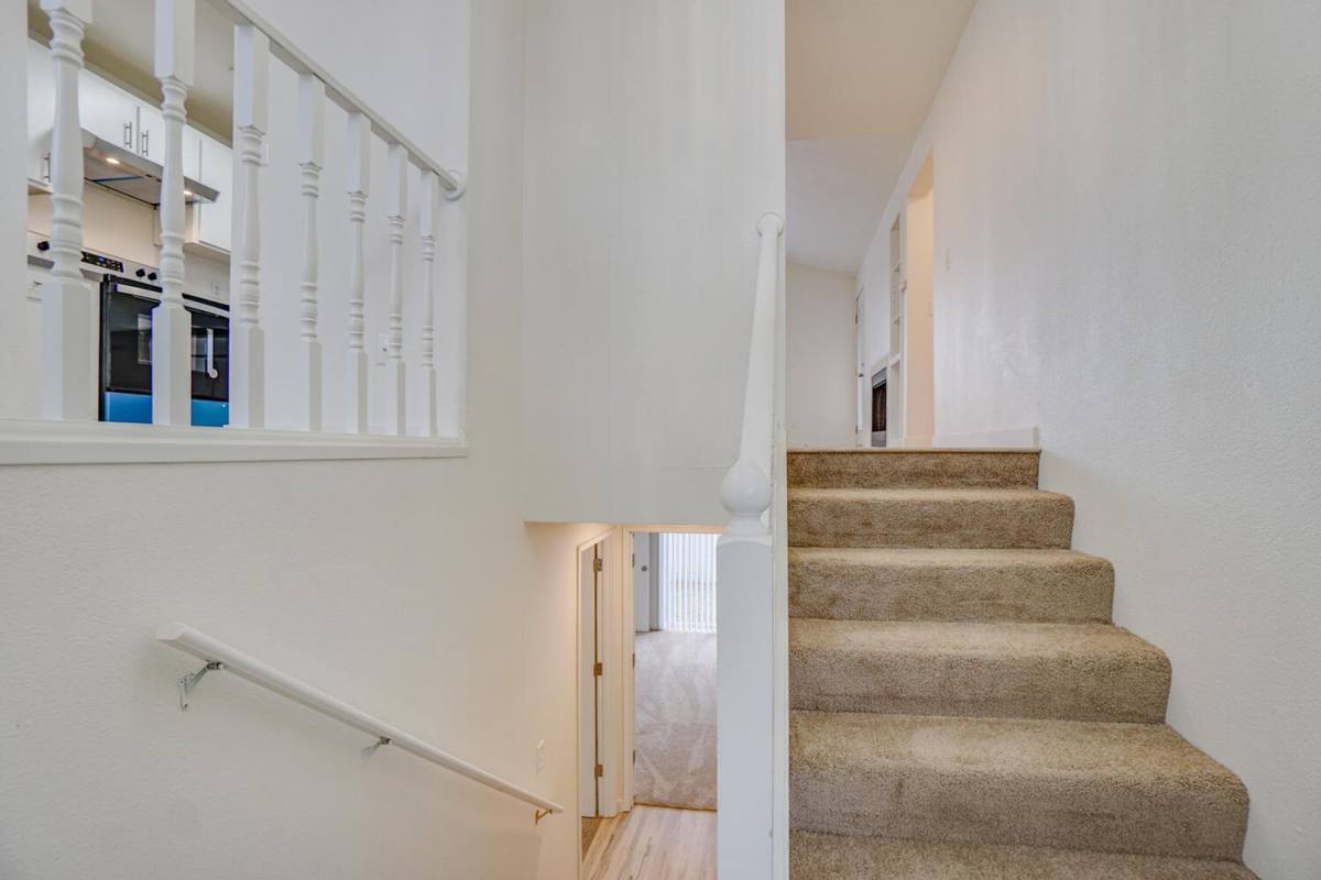 Townhouse for rent at 907 SE Park Crest Ave, Vancouver, WA 98683