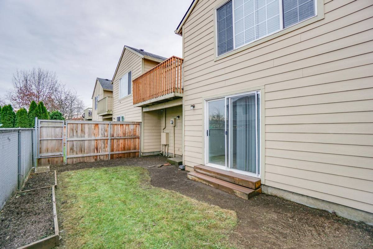 Townhouse for rent at 907 SE Park Crest Ave, Vancouver, WA 98683