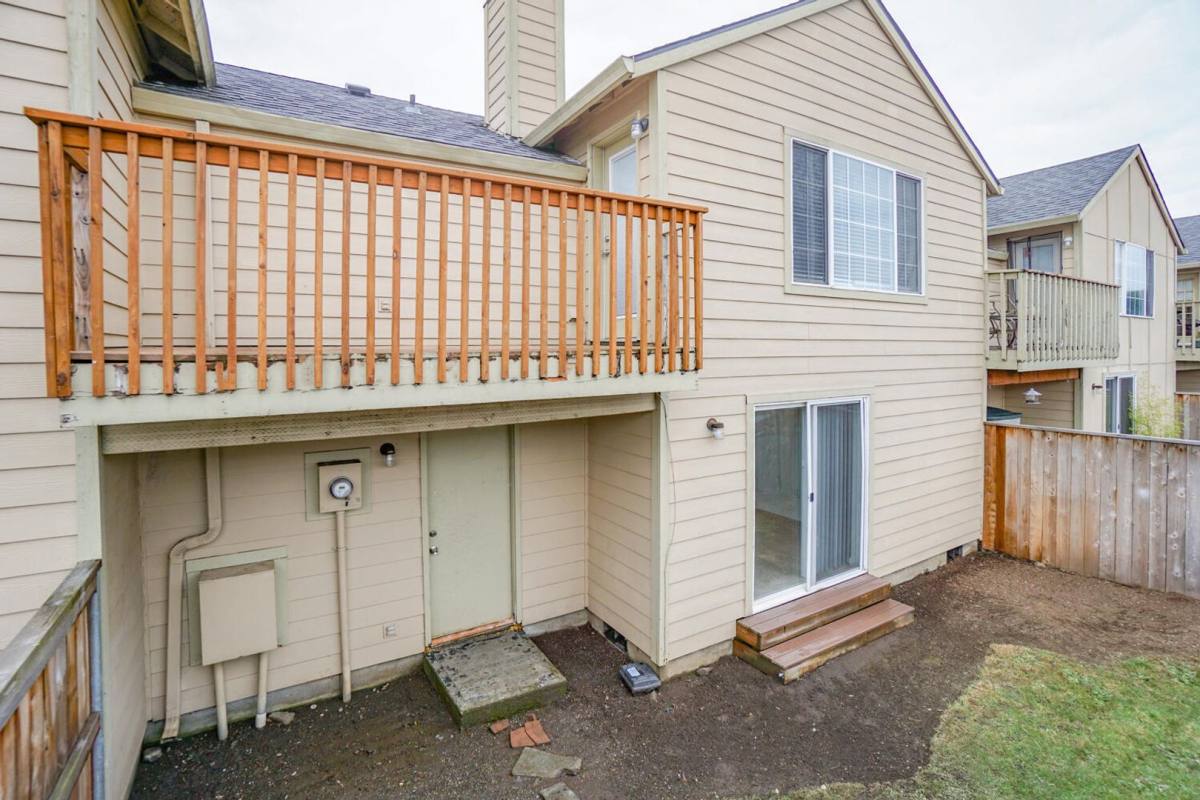 Townhouse for rent at 907 SE Park Crest Ave, Vancouver, WA 98683