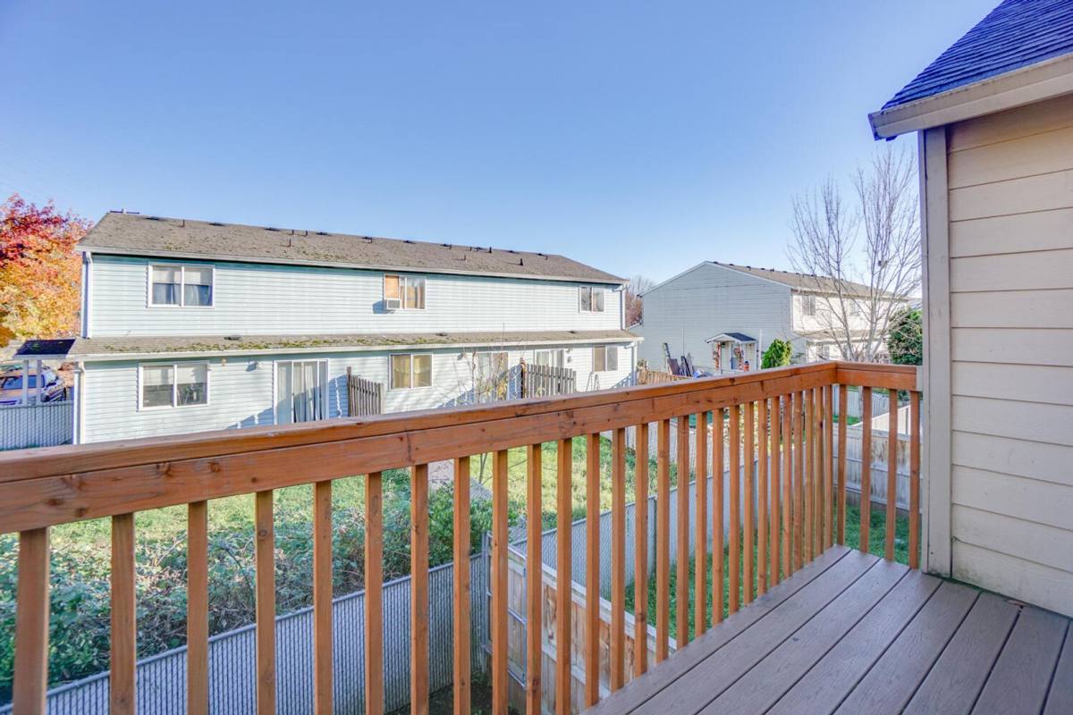 Townhouse for rent at 907 SE Park Crest Ave, Vancouver, WA 98683