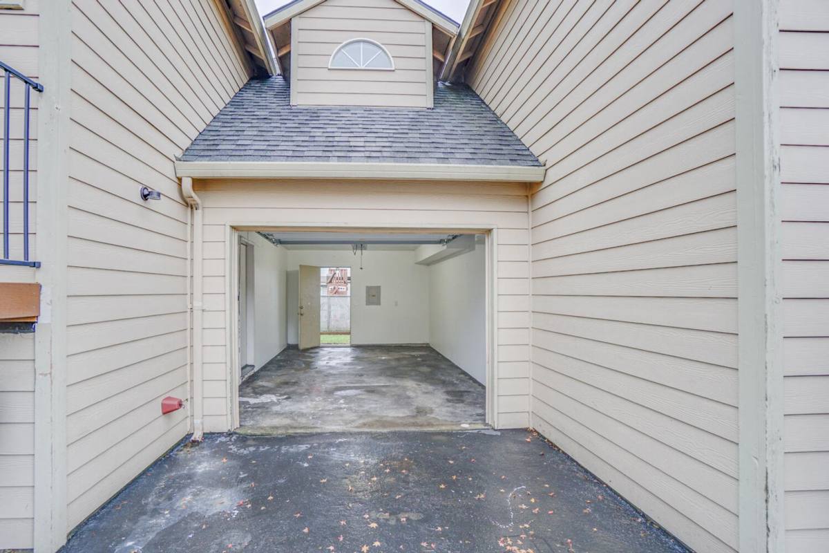 Townhouse for rent at 907 SE Park Crest Ave, Vancouver, WA 98683