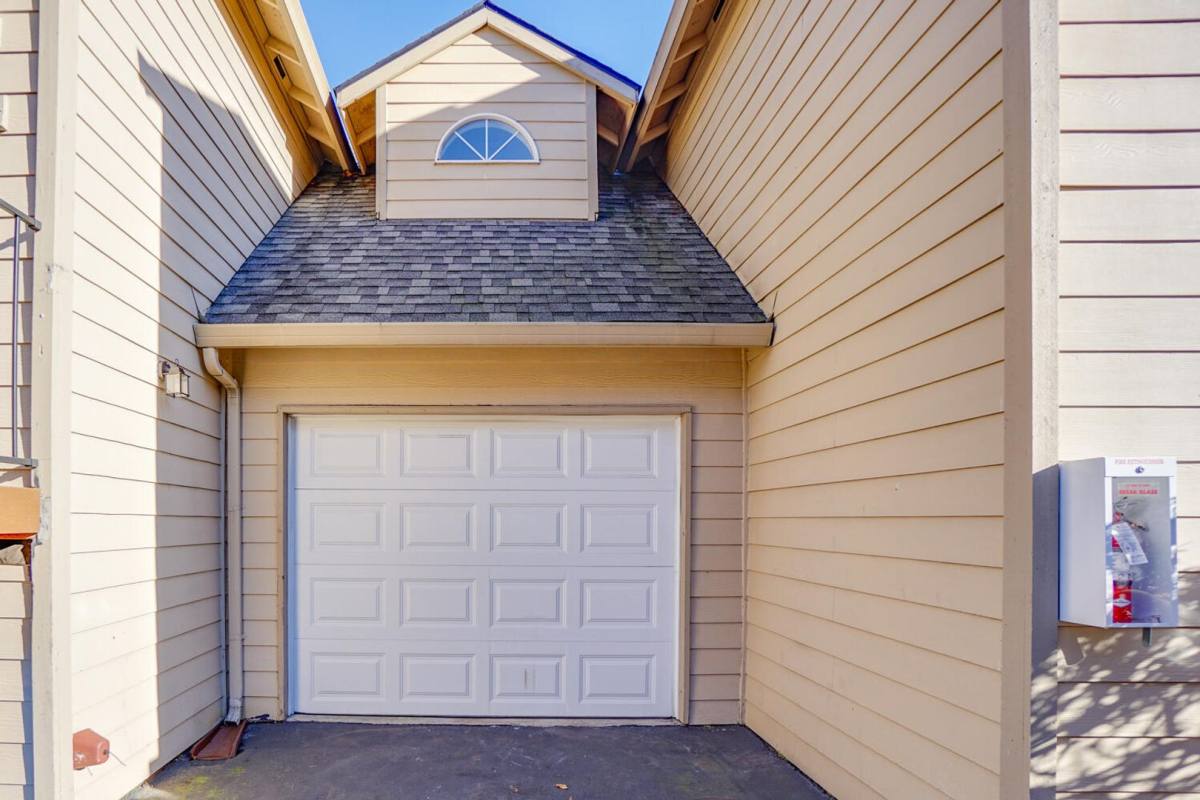 Townhouse for rent at 907 SE Park Crest Ave, Vancouver, WA 98683