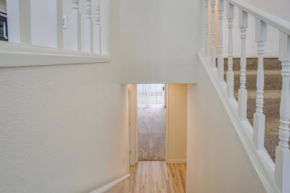 Townhouse for rent at 907 SE Park Crest Ave, Vancouver, WA 98683