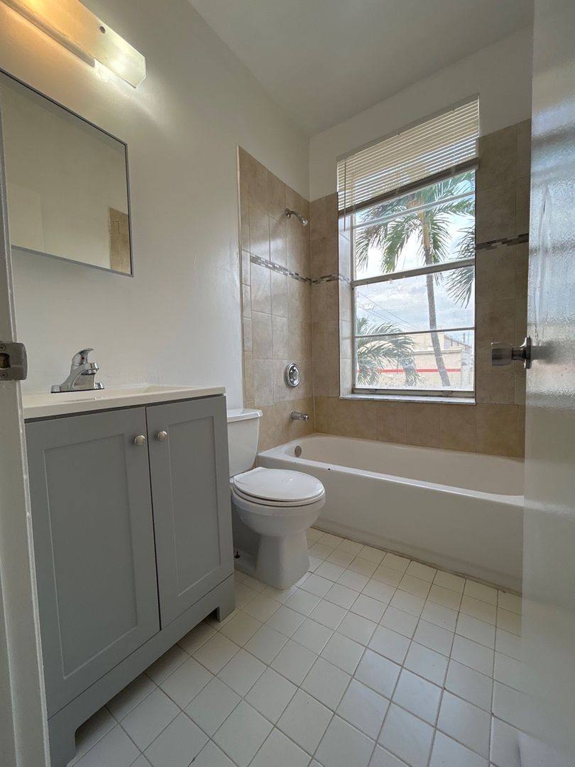 Apartment for rent at 2716 S Dixie Highway, West Palm Beach, FL 33405
