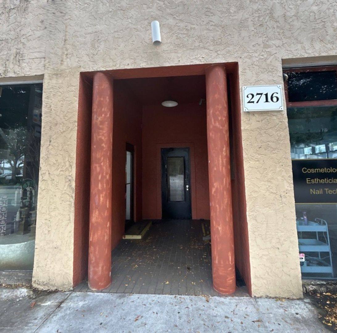 Apartment for rent at 2716 S Dixie Highway, West Palm Beach, FL 33405
