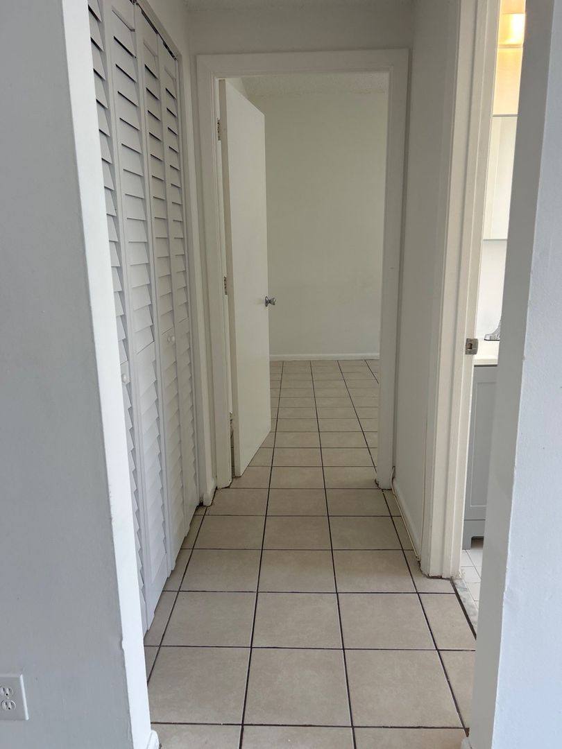 Apartment for rent at 2716 S Dixie Highway, West Palm Beach, FL 33405