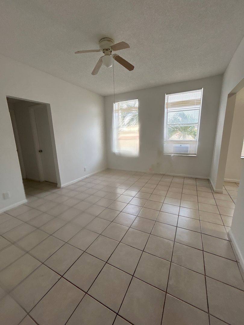 Apartment for rent at 2716 S Dixie Highway, West Palm Beach, FL 33405