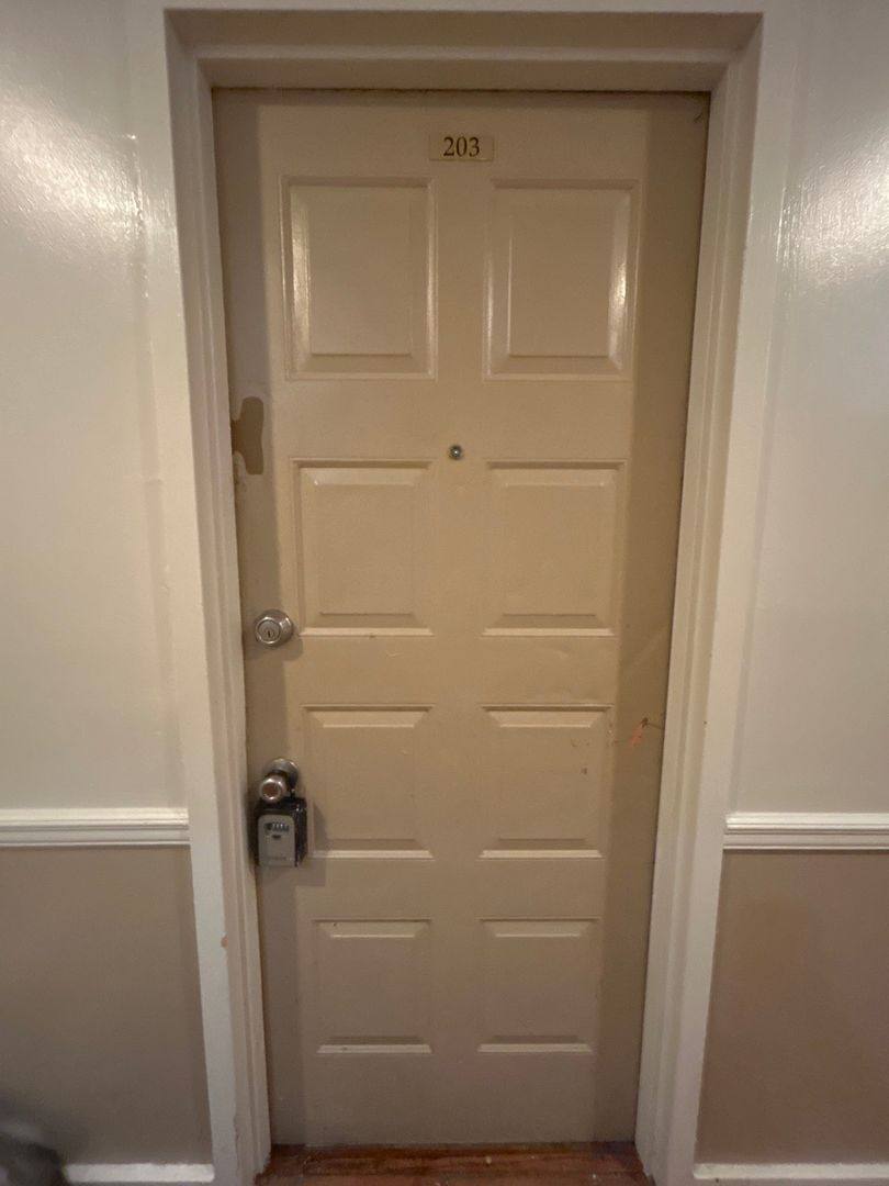 Apartment for rent at 2716 S Dixie Highway, West Palm Beach, FL 33405