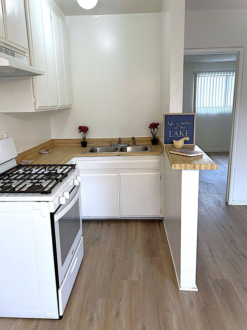 Apartment for rent at 7457 Woodman Ave, Van Nuys, CA 91405