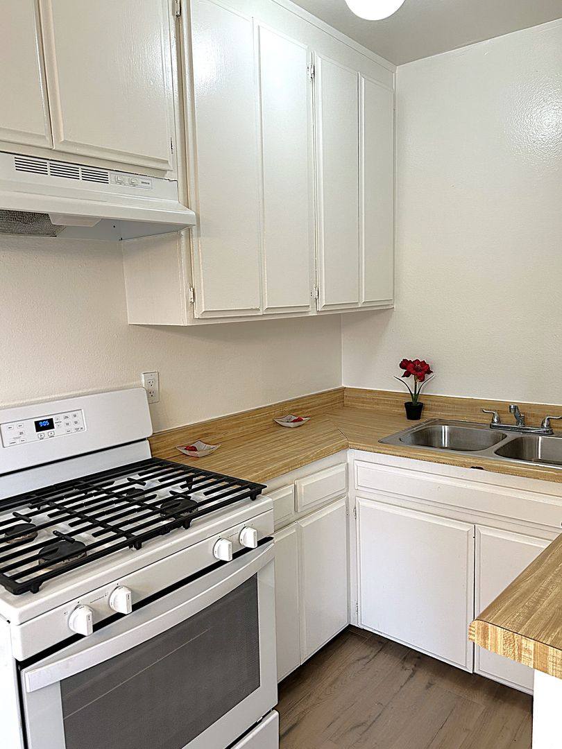 Apartment for rent at 7457 Woodman Ave, Van Nuys, CA 91405