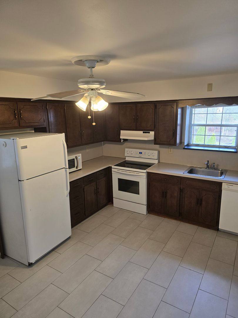 2027 Willow Park Rd, Bethlehem, PA 18020 - Apartment For Rent - Image 7