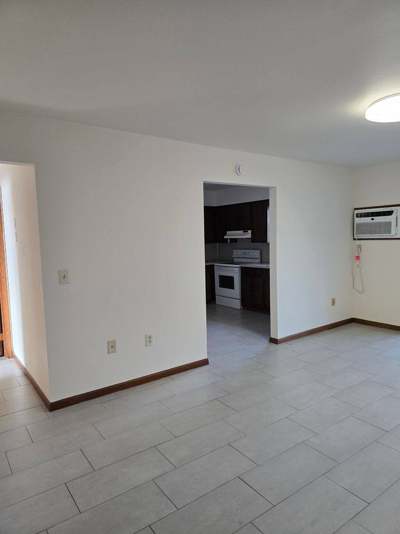 2027 Willow Park Rd, Bethlehem, PA 18020 - Apartment For Rent - Image 3