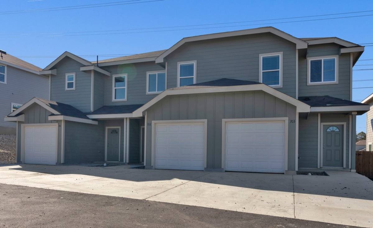 Townhouse for rent at 9903 Grove Mist, San Antonio, TX 78233