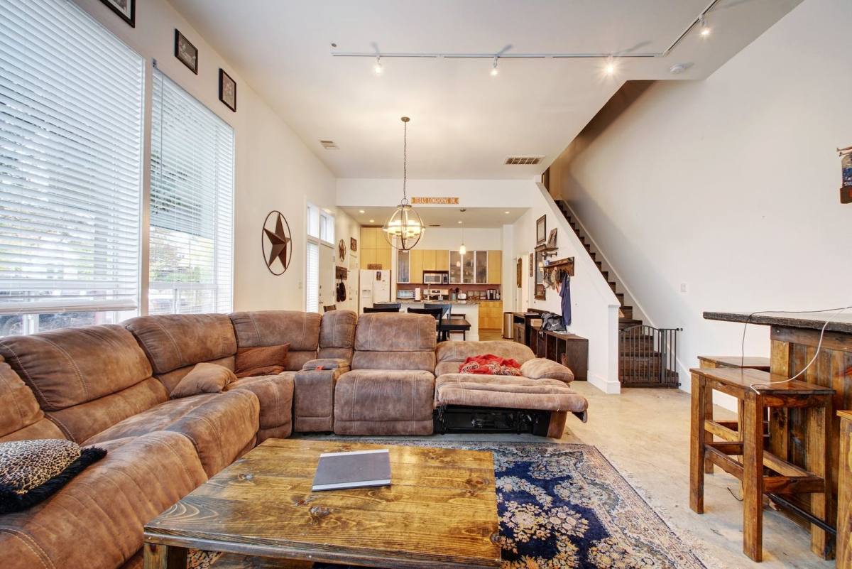 Apartment for rent at 616 W 35th St, Austin, TX 78705