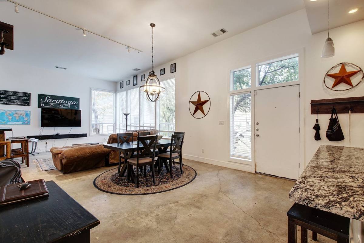Apartment for rent at 616 W 35th St, Austin, TX 78705