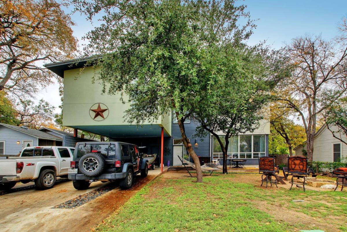 Apartment for rent at 616 W 35th St, Austin, TX 78705