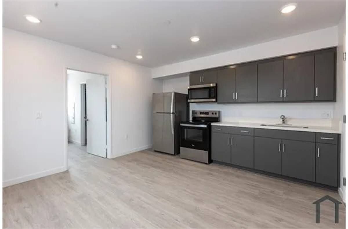 Apartment for rent at 10705-09 Avalon Blvd, Los Angeles, CA 90061