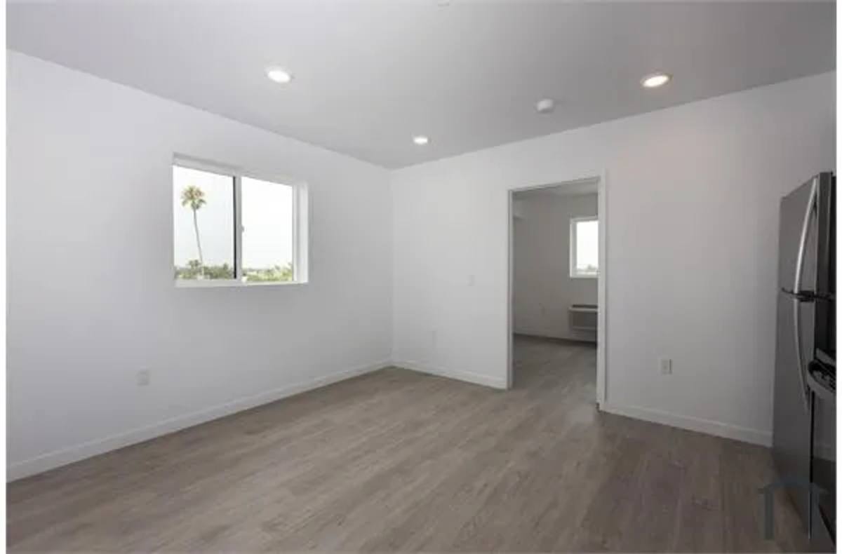 Apartment for rent at 10705-09 Avalon Blvd, Los Angeles, CA 90061