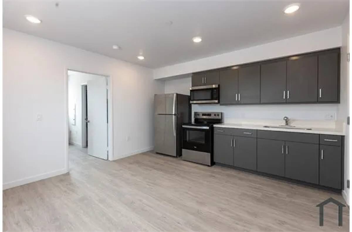 Apartment for rent at 10705-09 Avalon Blvd, Los Angeles, CA 90061