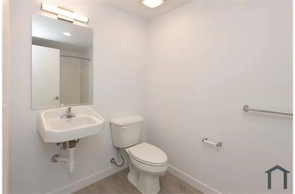 Apartment for rent at 10705-09 Avalon Blvd, Los Angeles, CA 90061