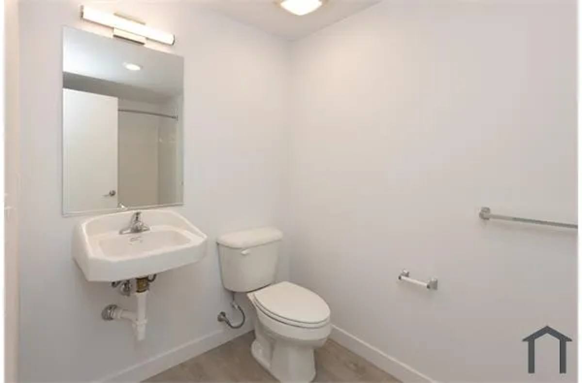 Apartment for rent at 10705-09 Avalon Blvd, Los Angeles, CA 90061
