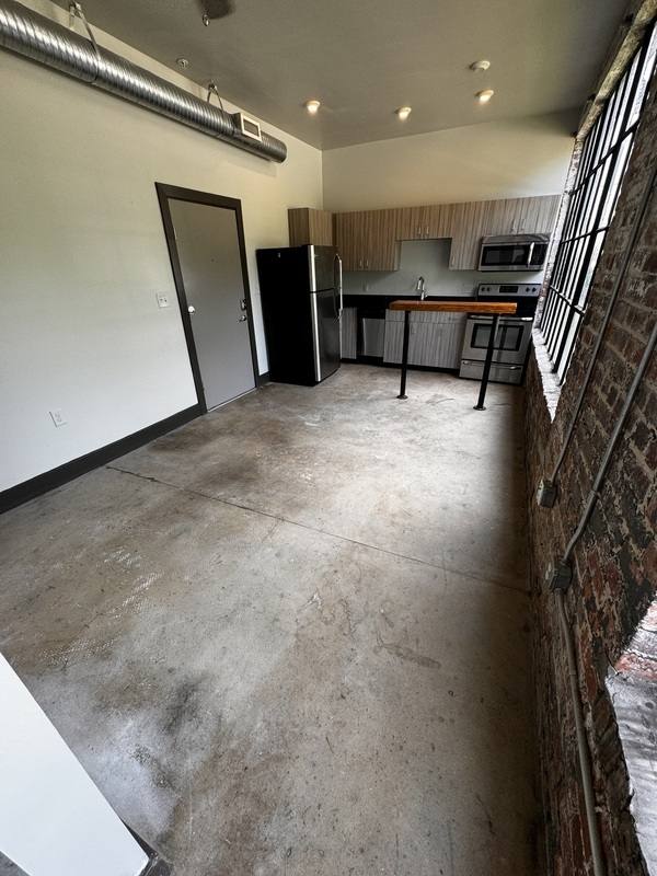 Apartment for rent at 123 Pine St, Petersburg, VA 23803