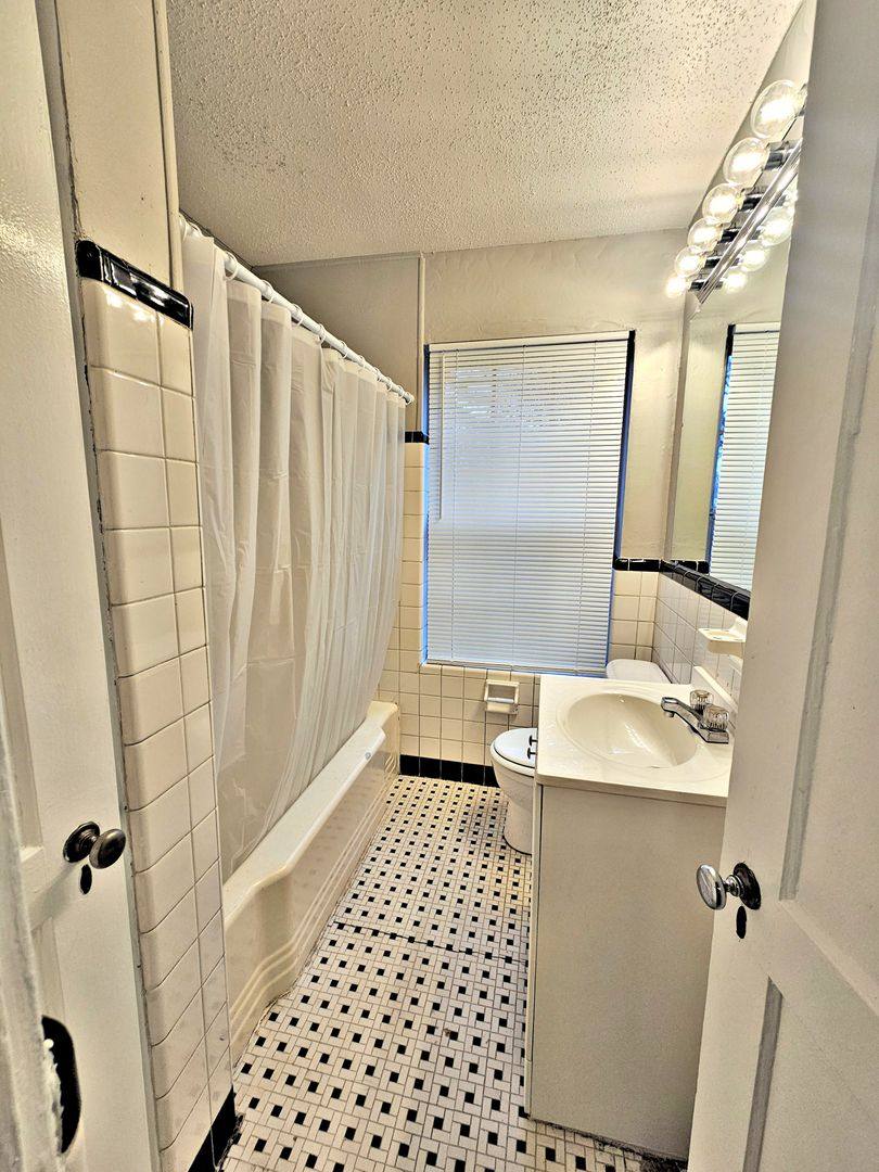 Apartment for rent at 1018-1026 Grant St SE, Decatur, AL 35601