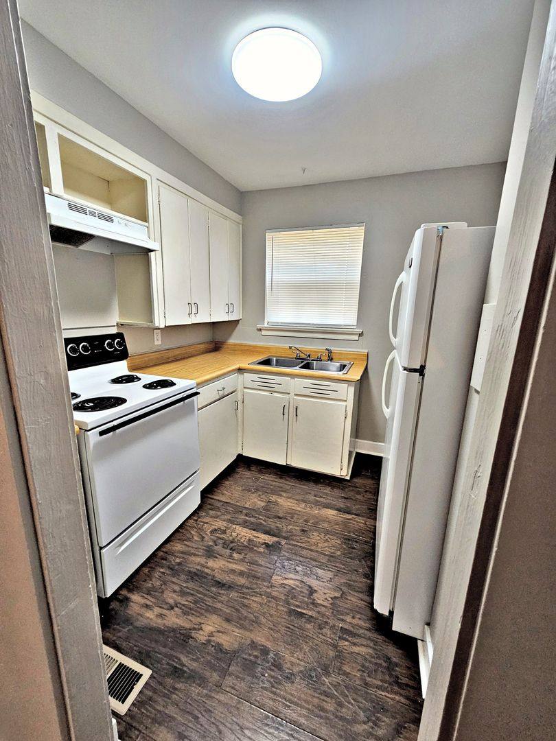 Apartment for rent at 1018-1026 Grant St SE, Decatur, AL 35601