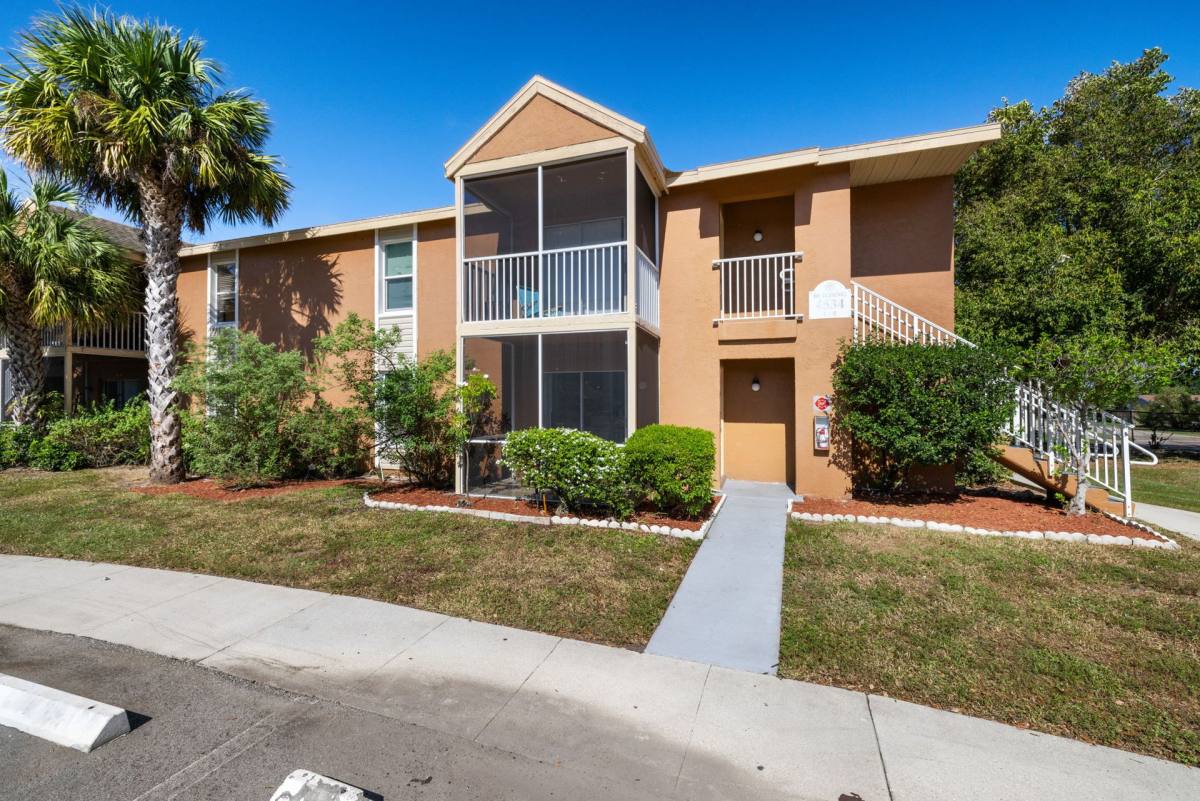 Apartment for rent at 4539 Coral Palms Lane, Naples, FL 34116
