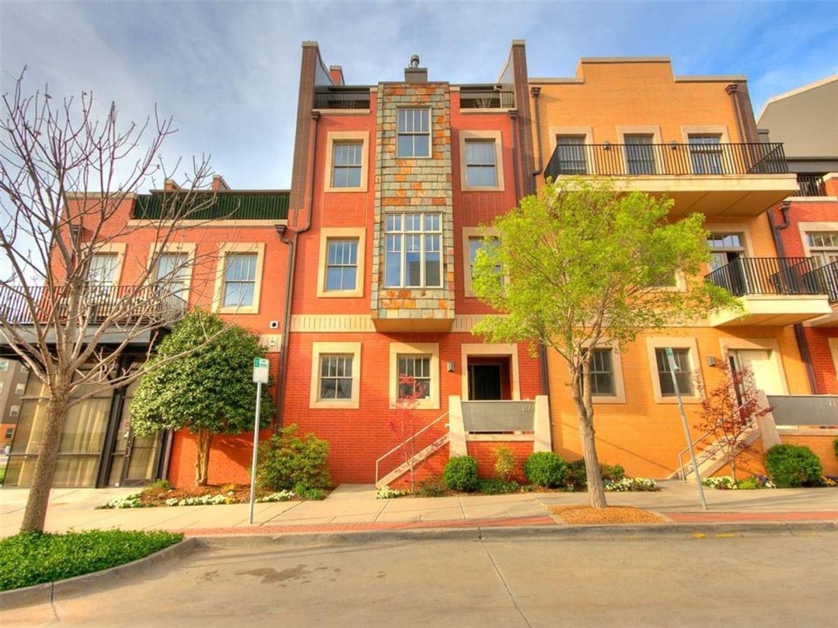 Townhouse for rent at 109 NE 3rd St, Oklahoma City, OK 73104
