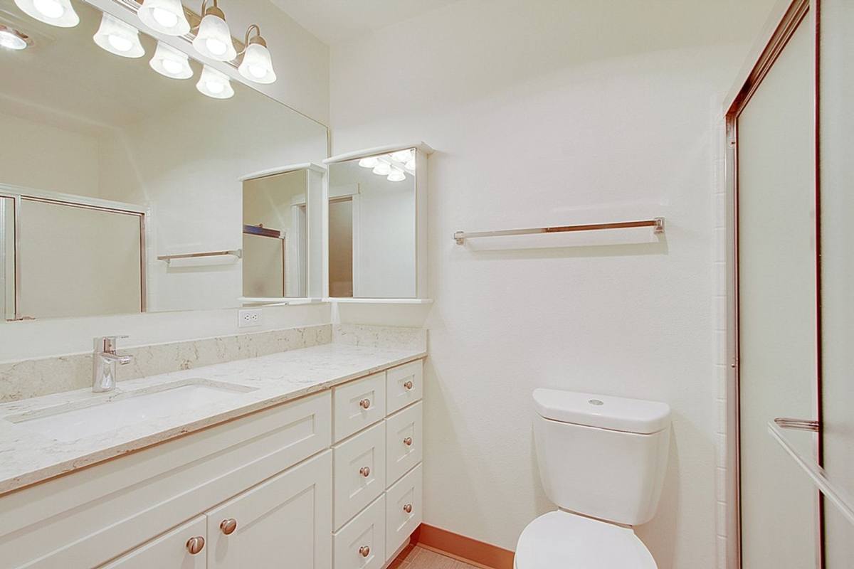 Apartment for rent at 4301 Norpoint Way NE, Tacoma, WA 98422