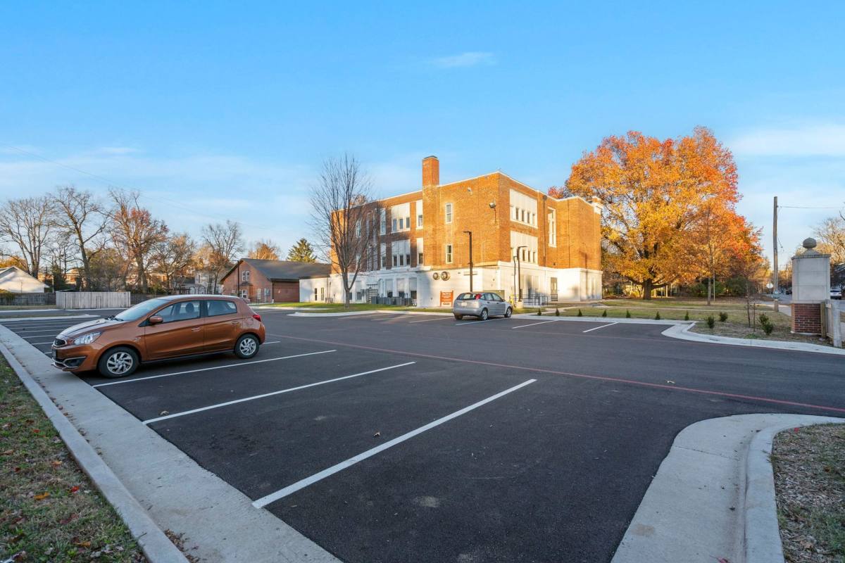 Apartment for rent at 1409 N Washington Ave, Springfield, MO 65802