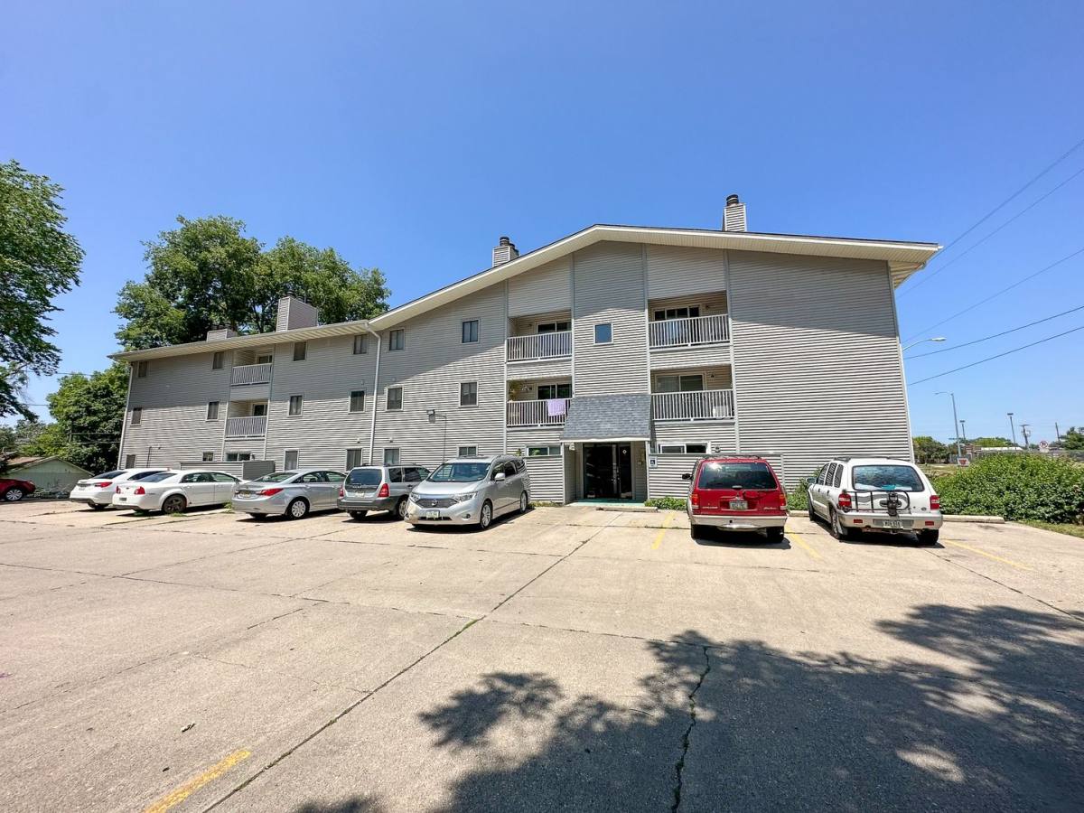 Apartment for rent at 1006 Lincoln Way, Ames, IA 50010